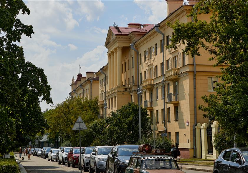 В шаговой близости от квартала расположены одни из лучших школ и гимназий Минска